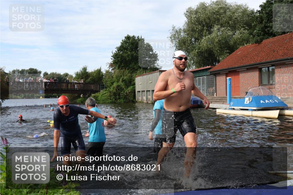 31.08.2025 - Elbe Triathlon Hamburg Luisa Fischer http://msf.ph/oto/8683021 31.08.2025 10:12:54 Schwimmen 964, 966, 972, 1027, 1047, 1060, 1094 meine-sportfotos.de