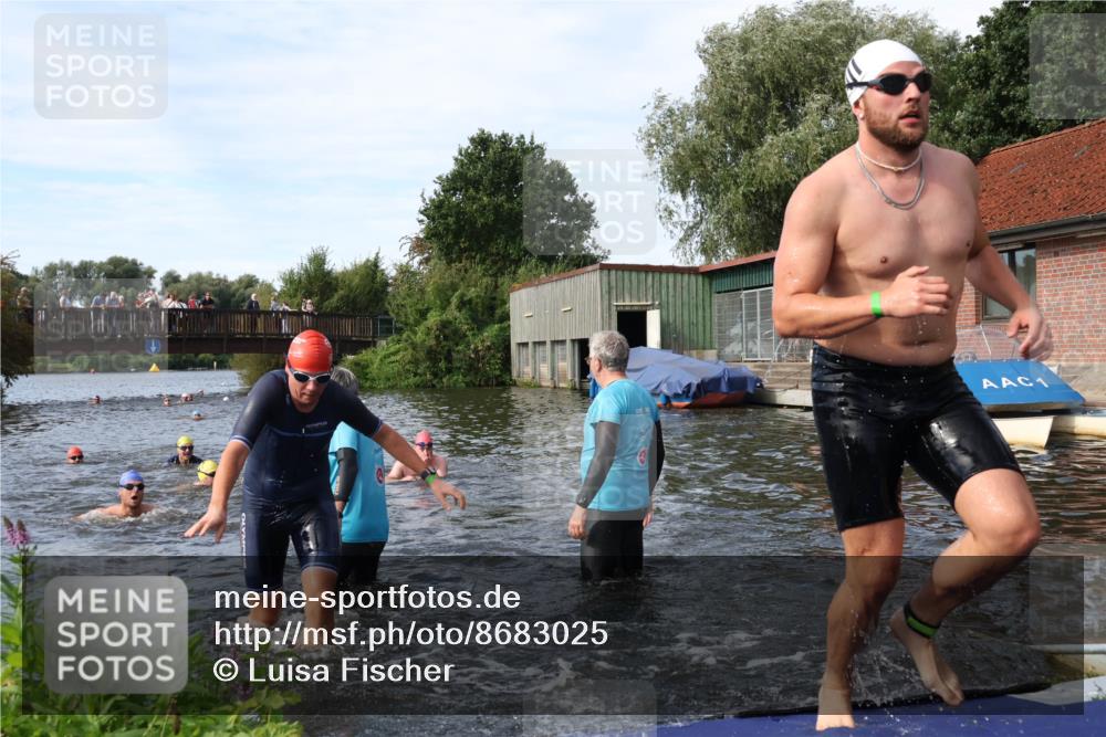 31.08.2025 - Elbe Triathlon Hamburg Luisa Fischer http://msf.ph/oto/8683025 31.08.2025 10:12:55 Schwimmen 966, 972, 1027, 1047, 1060, 1094 meine-sportfotos.de