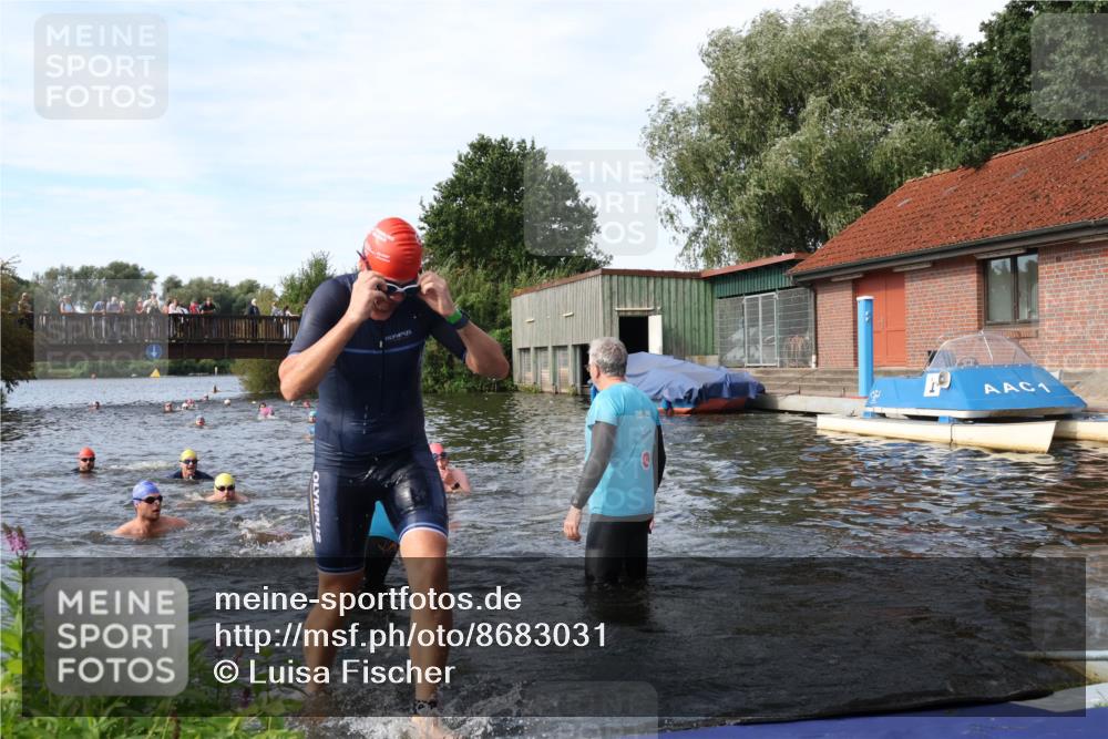 31.08.2025 - Elbe Triathlon Hamburg Luisa Fischer http://msf.ph/oto/8683031 31.08.2025 10:12:56 Schwimmen 966, 992, 1027, 1047, 1060, 1094 meine-sportfotos.de