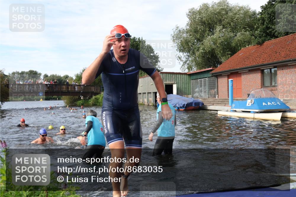 31.08.2025 - Elbe Triathlon Hamburg Luisa Fischer http://msf.ph/oto/8683035 31.08.2025 10:12:57 Schwimmen 966, 992, 993, 1027, 1047, 1060, 1094 meine-sportfotos.de