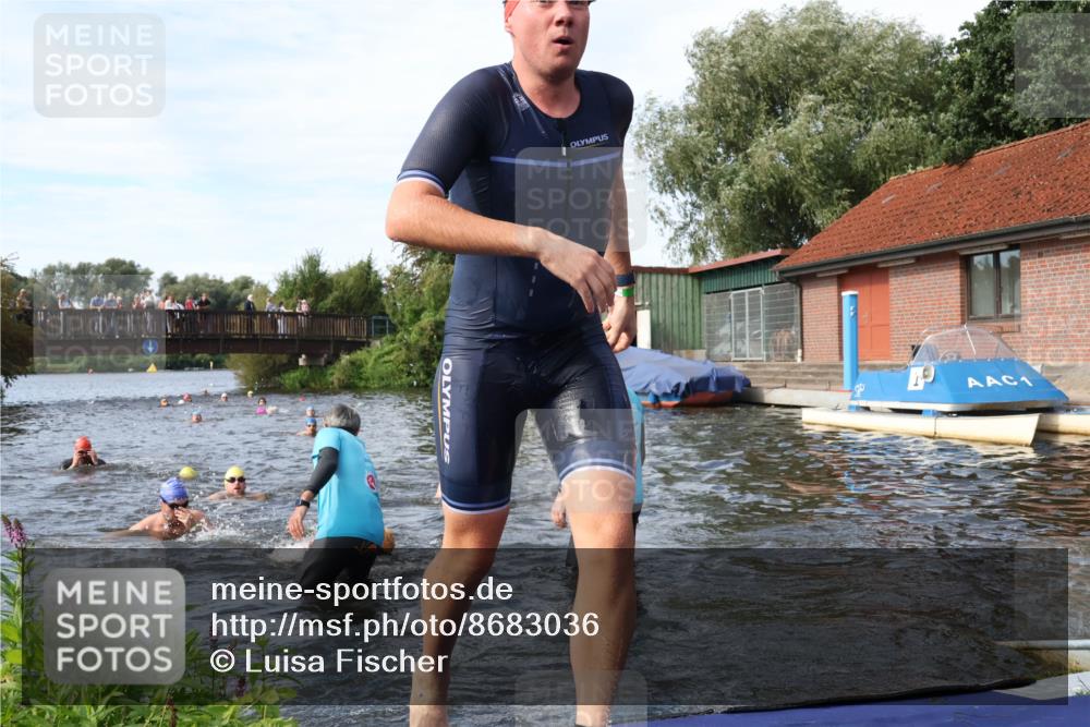 31.08.2025 - Elbe Triathlon Hamburg Luisa Fischer http://msf.ph/oto/8683036 31.08.2025 10:12:57 Schwimmen 966, 992, 993, 1027, 1047, 1060, 1094 meine-sportfotos.de
