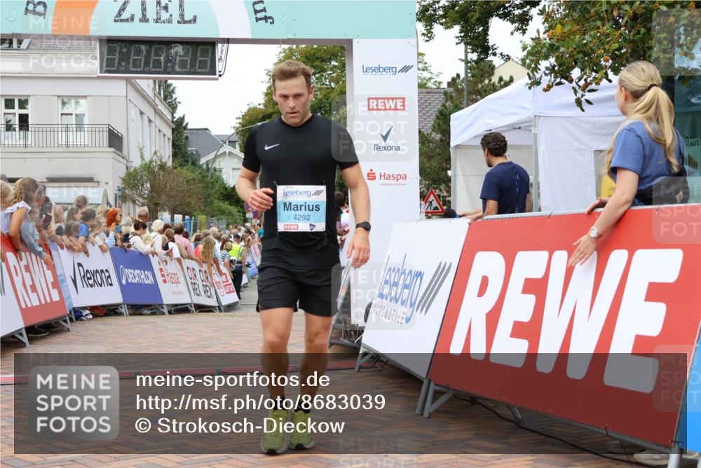 31.08.2025 - 21. Blankeneser Heldenlauf Strokosch-Dieckow http://msf.ph/oto/8683039 31.08.2025 12:04:09 Ziel 5063, 5261, 4292 meine-sportfotos.de