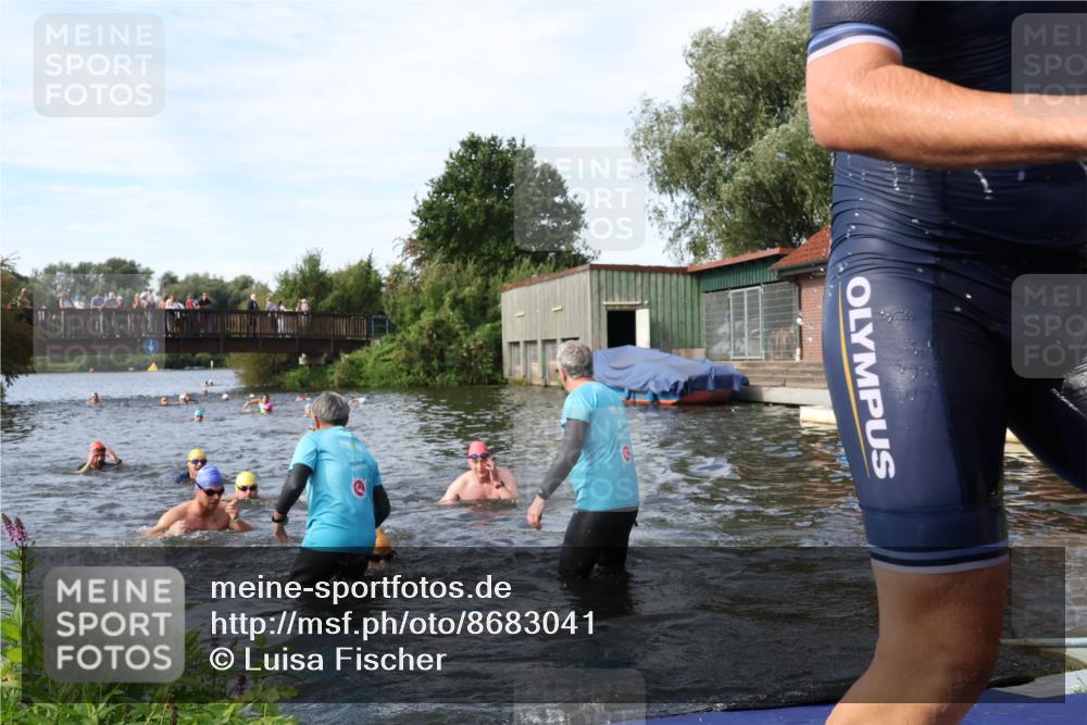 31.08.2025 - Elbe Triathlon Hamburg Luisa Fischer http://msf.ph/oto/8683041 31.08.2025 10:12:58 Schwimmen 966, 992, 993, 1027, 1047, 1060, 1094 meine-sportfotos.de