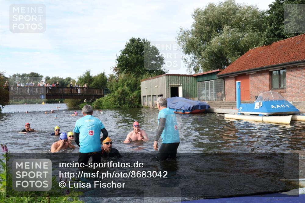 31.08.2025 - Elbe Triathlon Hamburg Luisa Fischer http://msf.ph/oto/8683042 31.08.2025 10:12:58 Schwimmen 966, 992, 993, 1027, 1047, 1060, 1094 meine-sportfotos.de