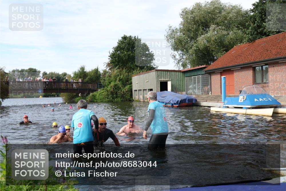 31.08.2025 - Elbe Triathlon Hamburg Luisa Fischer http://msf.ph/oto/8683044 31.08.2025 10:12:58 Schwimmen 966, 992, 993, 1027, 1047, 1060, 1094 meine-sportfotos.de