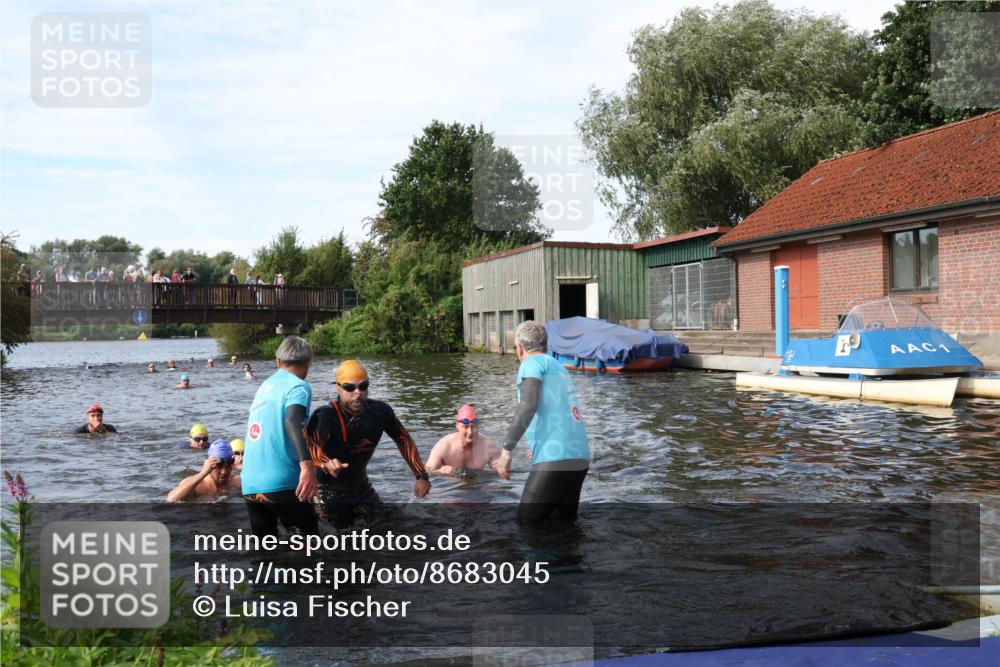 31.08.2025 - Elbe Triathlon Hamburg Luisa Fischer http://msf.ph/oto/8683045 31.08.2025 10:12:59 Schwimmen 966, 992, 993, 1008, 1027, 1047, 1060, 1094 meine-sportfotos.de