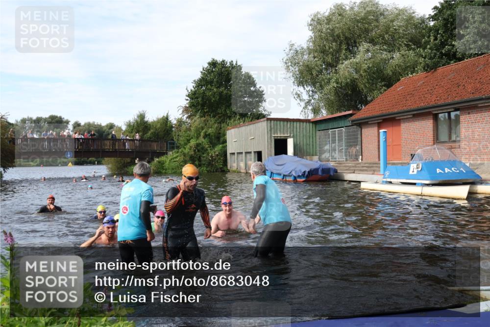 31.08.2025 - Elbe Triathlon Hamburg Luisa Fischer http://msf.ph/oto/8683048 31.08.2025 10:12:59 Schwimmen 966, 992, 993, 1008, 1027, 1047, 1060, 1094 meine-sportfotos.de