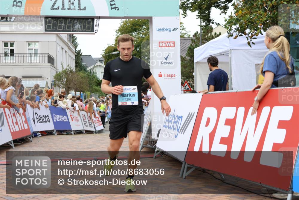 31.08.2025 - 21. Blankeneser Heldenlauf Strokosch-Dieckow http://msf.ph/oto/8683056 31.08.2025 12:04:09 Ziel 5063, 5261, 4292 meine-sportfotos.de
