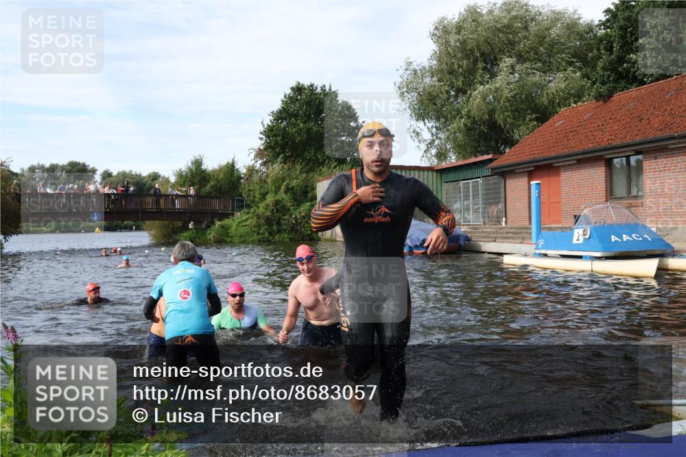 31.08.2025 - Elbe Triathlon Hamburg Luisa Fischer http://msf.ph/oto/8683057 31.08.2025 10:13:01 Schwimmen 992, 993, 1008, 1027, 1047, 1060, 1082, 1094 meine-sportfotos.de