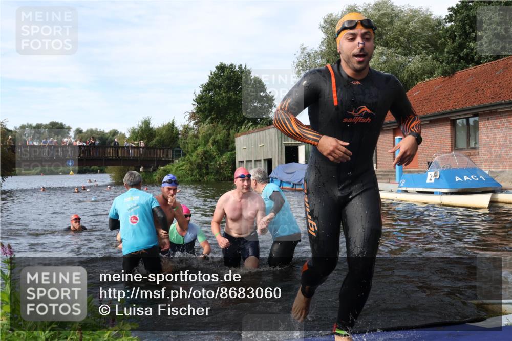 31.08.2025 - Elbe Triathlon Hamburg Luisa Fischer http://msf.ph/oto/8683060 31.08.2025 10:13:02 Schwimmen 992, 993, 1008, 1027, 1060, 1082, 1094 meine-sportfotos.de