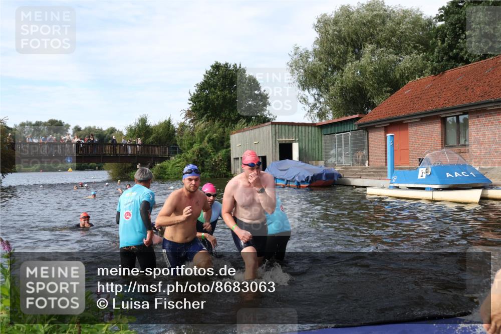 31.08.2025 - Elbe Triathlon Hamburg Luisa Fischer http://msf.ph/oto/8683063 31.08.2025 10:13:02 Schwimmen 992, 993, 1008, 1027, 1060, 1082, 1094 meine-sportfotos.de