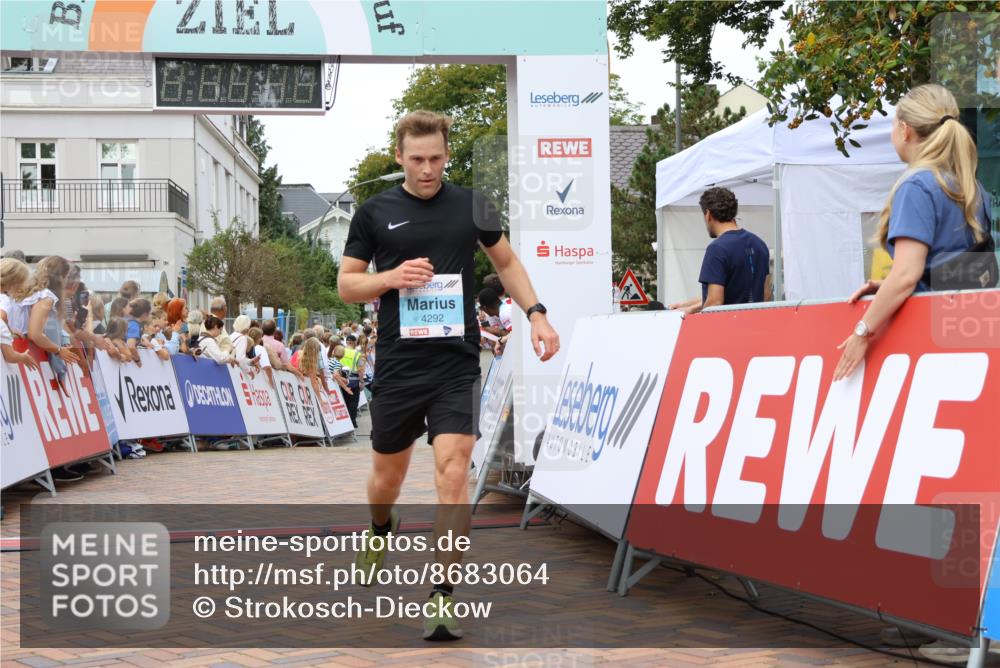 31.08.2025 - 21. Blankeneser Heldenlauf Strokosch-Dieckow http://msf.ph/oto/8683064 31.08.2025 12:04:09 Ziel 5063, 5261, 4292 meine-sportfotos.de