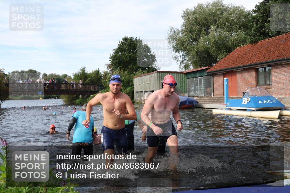 31.08.2025 - Elbe Triathlon Hamburg Luisa Fischer http://msf.ph/oto/8683067 31.08.2025 10:13:03 Schwimmen 992, 993, 1008, 1027, 1060, 1082, 1094 meine-sportfotos.de