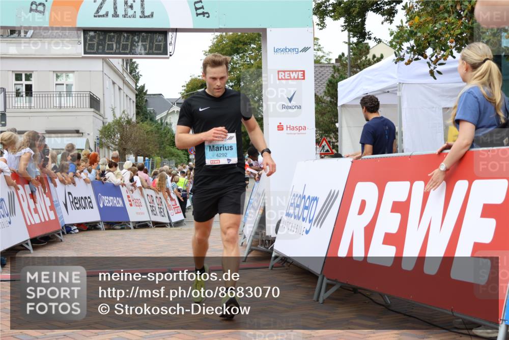 31.08.2025 - 21. Blankeneser Heldenlauf Strokosch-Dieckow http://msf.ph/oto/8683070 31.08.2025 12:04:09 Ziel 5063, 5261, 4292 meine-sportfotos.de