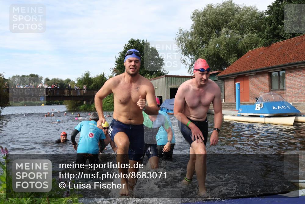 31.08.2025 - Elbe Triathlon Hamburg Luisa Fischer http://msf.ph/oto/8683071 31.08.2025 10:13:04 Schwimmen 992, 993, 1008, 1027, 1060, 1082, 1094 meine-sportfotos.de