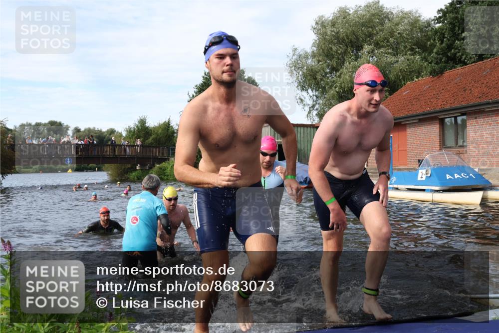 31.08.2025 - Elbe Triathlon Hamburg Luisa Fischer http://msf.ph/oto/8683073 31.08.2025 10:13:04 Schwimmen 992, 993, 1008, 1027, 1060, 1082, 1094 meine-sportfotos.de