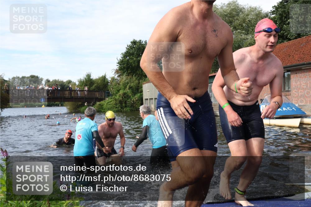 31.08.2025 - Elbe Triathlon Hamburg Luisa Fischer http://msf.ph/oto/8683075 31.08.2025 10:13:04 Schwimmen 992, 993, 1008, 1027, 1060, 1082, 1094 meine-sportfotos.de