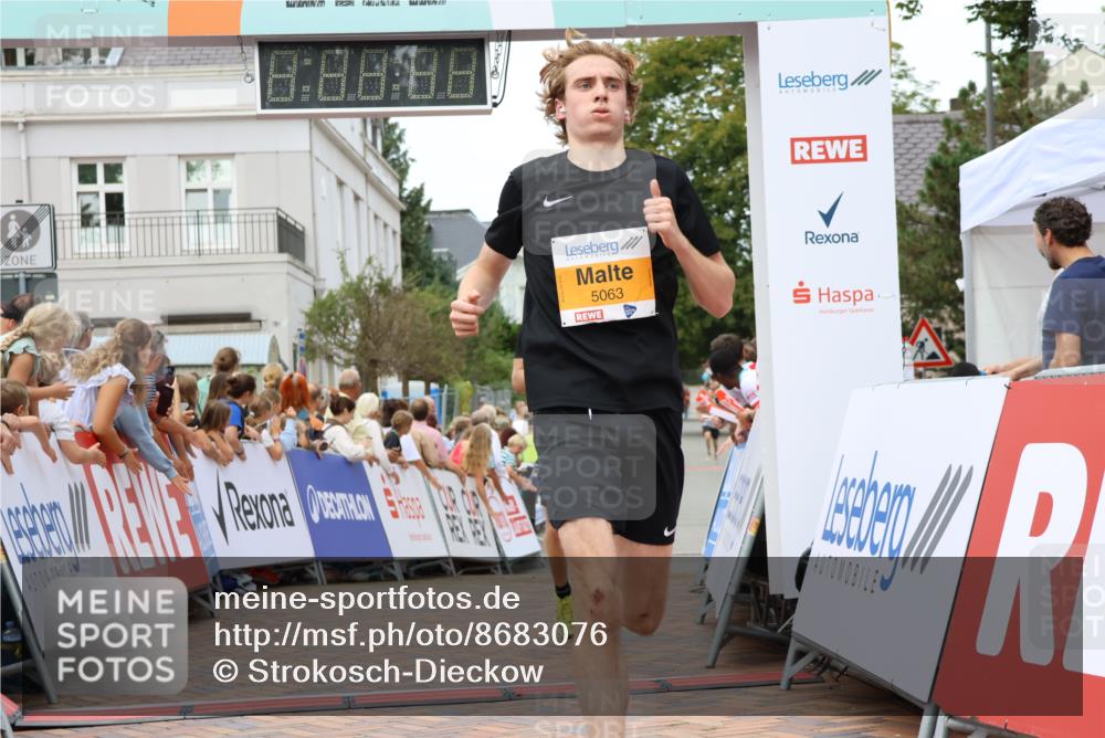 31.08.2025 - 21. Blankeneser Heldenlauf Strokosch-Dieckow http://msf.ph/oto/8683076 31.08.2025 12:04:07 Ziel 5063, 5261, 4292, 4061 meine-sportfotos.de