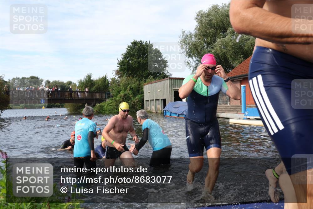 31.08.2025 - Elbe Triathlon Hamburg Luisa Fischer http://msf.ph/oto/8683077 31.08.2025 10:13:05 Schwimmen 992, 993, 1008, 1027, 1060, 1082, 1094 meine-sportfotos.de