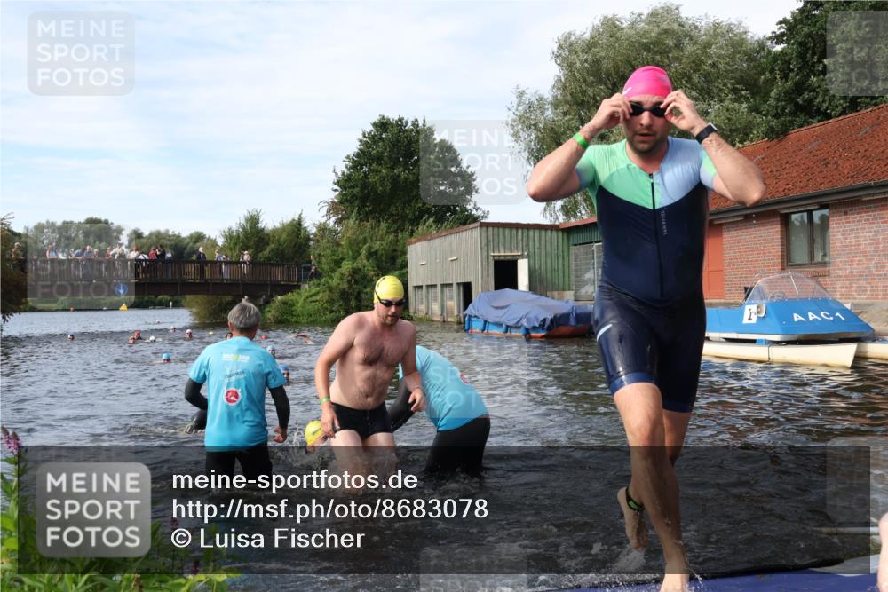 31.08.2025 - Elbe Triathlon Hamburg Luisa Fischer http://msf.ph/oto/8683078 31.08.2025 10:13:05 Schwimmen 992, 993, 1008, 1027, 1060, 1082, 1094 meine-sportfotos.de