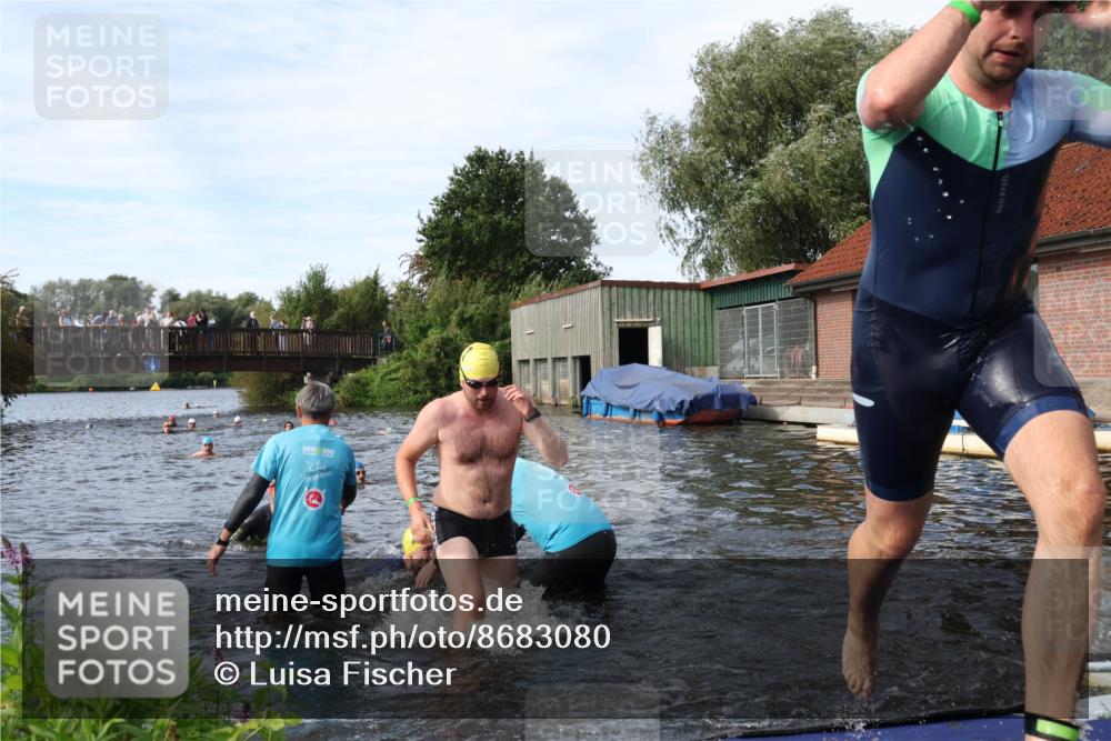 31.08.2025 - Elbe Triathlon Hamburg Luisa Fischer http://msf.ph/oto/8683080 31.08.2025 10:13:05 Schwimmen 992, 993, 1008, 1027, 1060, 1082, 1094 meine-sportfotos.de