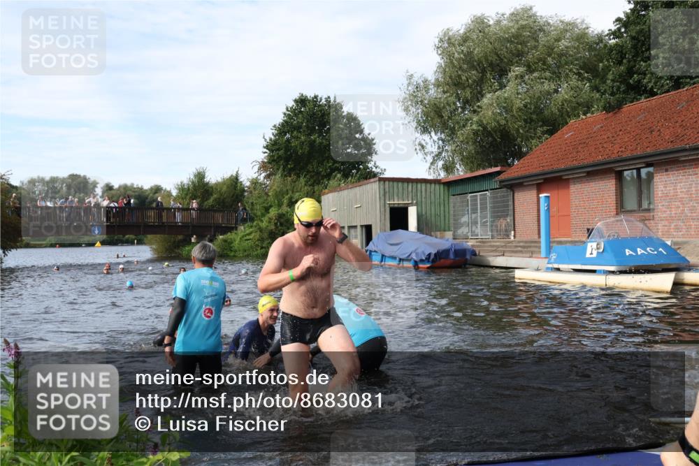 31.08.2025 - Elbe Triathlon Hamburg Luisa Fischer http://msf.ph/oto/8683081 31.08.2025 10:13:06 Schwimmen 992, 993, 1008, 1027, 1060, 1082, 1094 meine-sportfotos.de