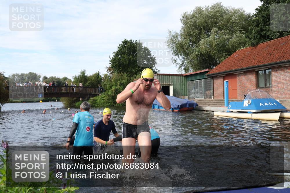 31.08.2025 - Elbe Triathlon Hamburg Luisa Fischer http://msf.ph/oto/8683084 31.08.2025 10:13:06 Schwimmen 992, 993, 1008, 1027, 1060, 1082, 1094 meine-sportfotos.de