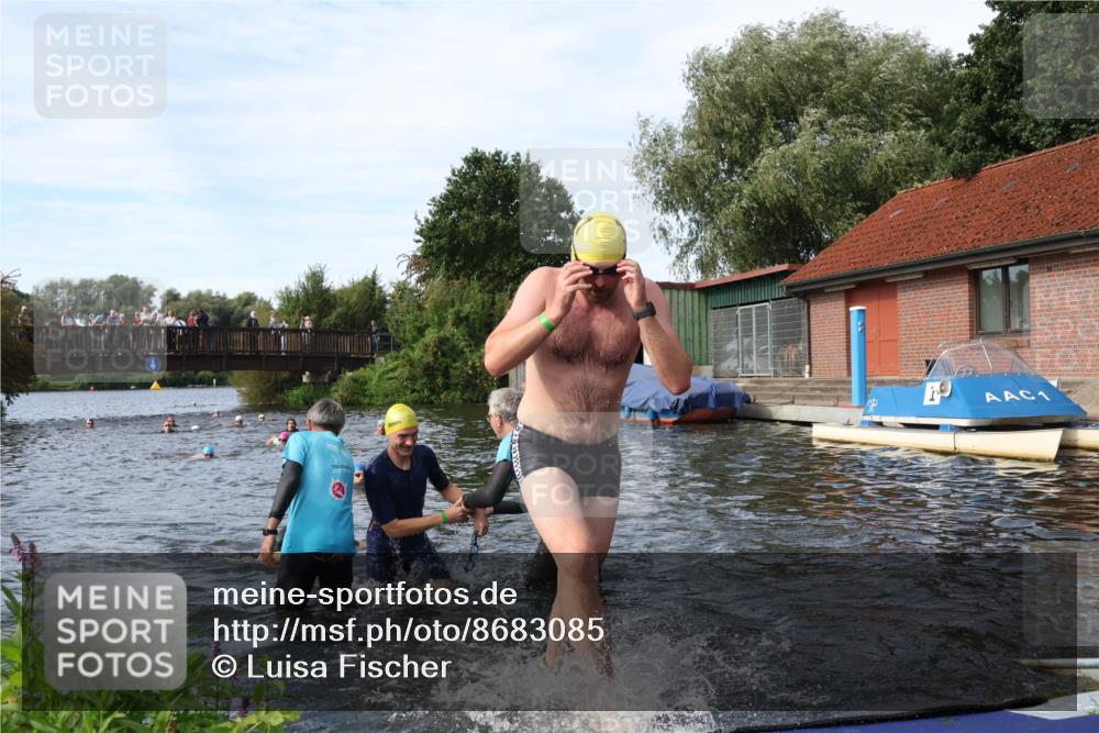 31.08.2025 - Elbe Triathlon Hamburg Luisa Fischer http://msf.ph/oto/8683085 31.08.2025 10:13:06 Schwimmen 992, 993, 1008, 1027, 1060, 1082, 1094 meine-sportfotos.de