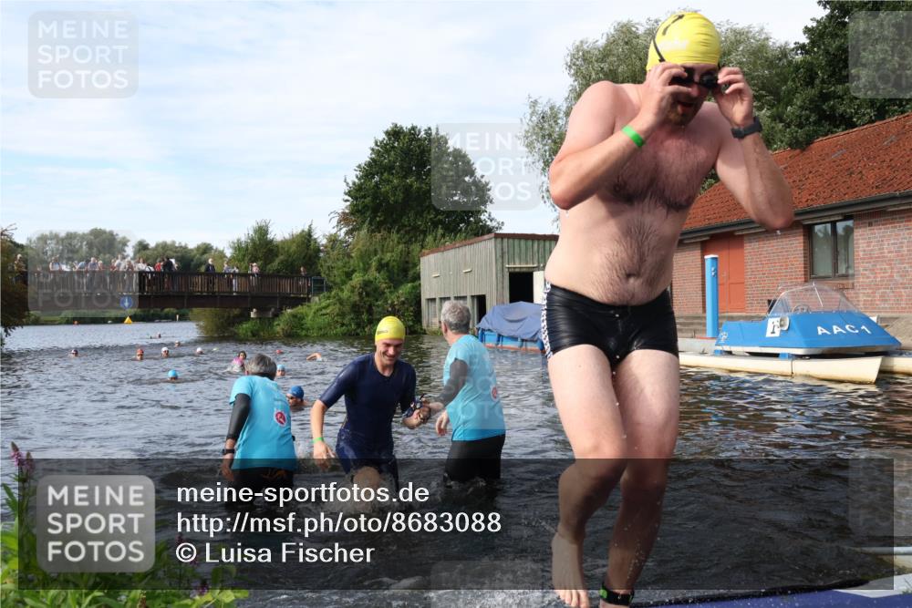 31.08.2025 - Elbe Triathlon Hamburg Luisa Fischer http://msf.ph/oto/8683088 31.08.2025 10:13:07 Schwimmen 992, 993, 1008, 1027, 1060, 1082 meine-sportfotos.de