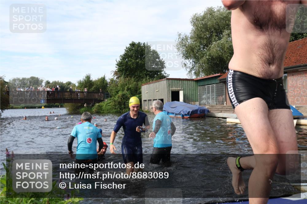 31.08.2025 - Elbe Triathlon Hamburg Luisa Fischer http://msf.ph/oto/8683089 31.08.2025 10:13:07 Schwimmen 992, 993, 1008, 1027, 1060, 1082 meine-sportfotos.de