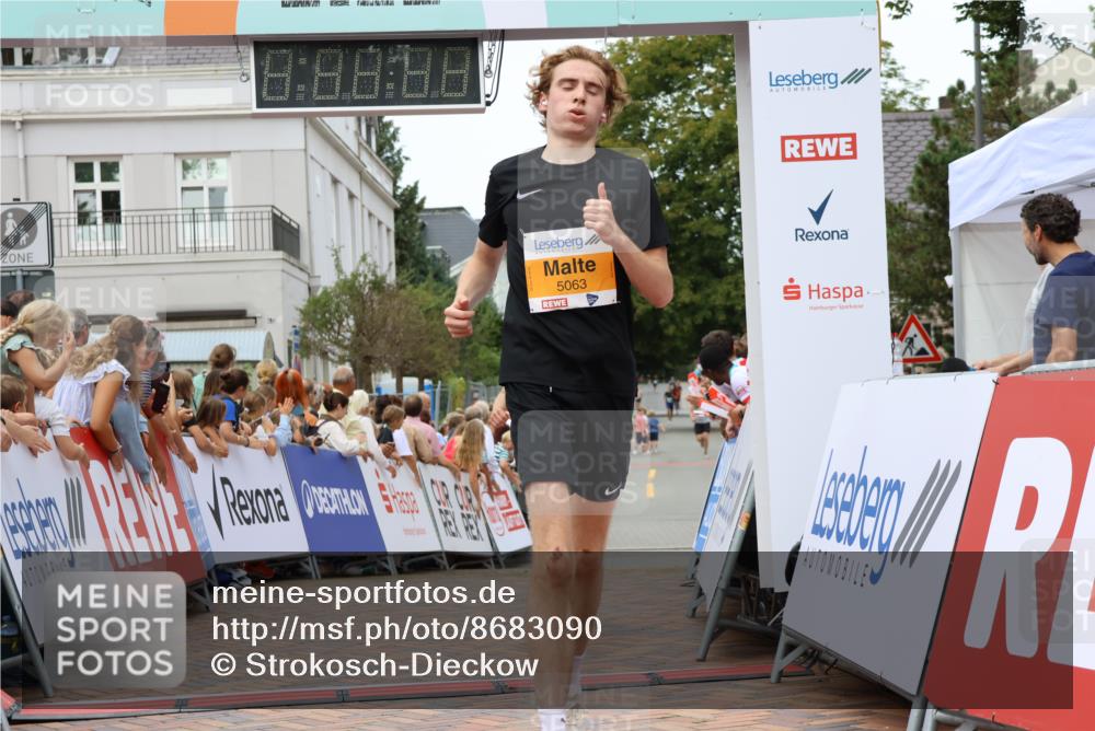31.08.2025 - 21. Blankeneser Heldenlauf Strokosch-Dieckow http://msf.ph/oto/8683090 31.08.2025 12:04:07 Ziel 5063, 5261, 4292, 4061 meine-sportfotos.de