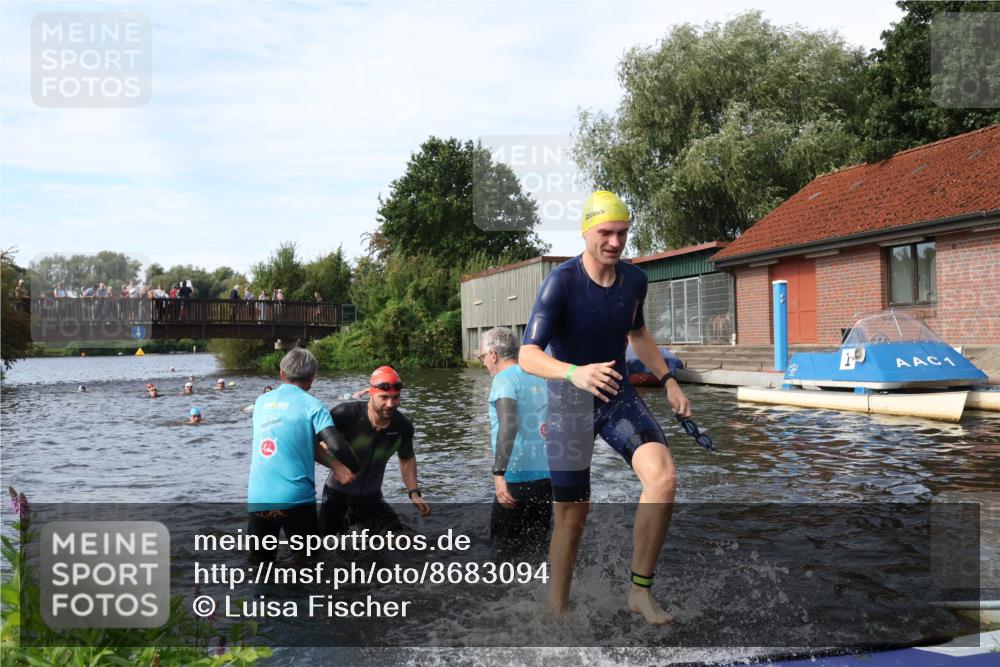 31.08.2025 - Elbe Triathlon Hamburg Luisa Fischer http://msf.ph/oto/8683094 31.08.2025 10:13:08 Schwimmen 992, 993, 1008, 1027, 1060, 1082 meine-sportfotos.de