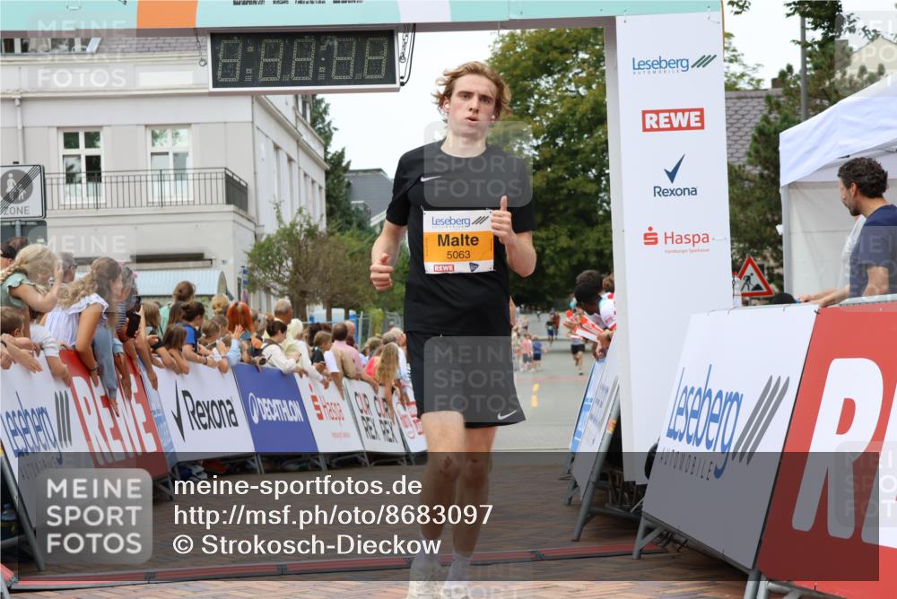 31.08.2025 - 21. Blankeneser Heldenlauf Strokosch-Dieckow http://msf.ph/oto/8683097 31.08.2025 12:04:07 Ziel 5063, 5261, 4292, 4061 meine-sportfotos.de