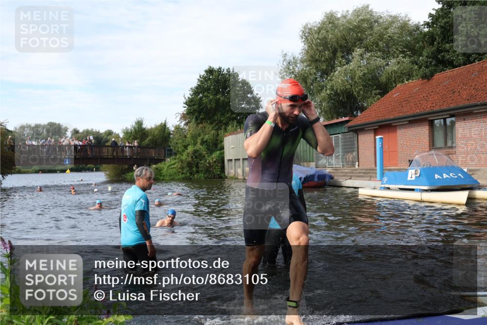 31.08.2025 - Elbe Triathlon Hamburg Luisa Fischer http://msf.ph/oto/8683105 31.08.2025 10:13:10 Schwimmen 992, 993, 1008, 1022, 1082 meine-sportfotos.de