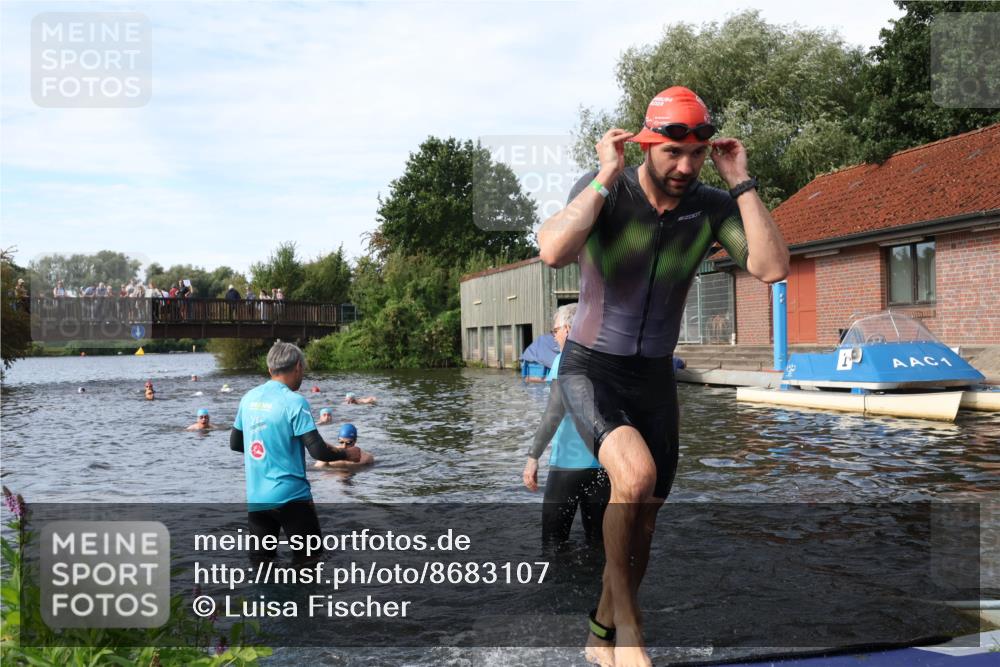 31.08.2025 - Elbe Triathlon Hamburg Luisa Fischer http://msf.ph/oto/8683107 31.08.2025 10:13:11 Schwimmen 993, 1008, 1022, 1082 meine-sportfotos.de