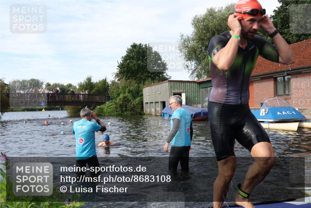 31.08.2025 - Elbe Triathlon Hamburg Luisa Fischer http://msf.ph/oto/8683108 31.08.2025 10:13:11 Schwimmen 993, 1008, 1022, 1082 meine-sportfotos.de