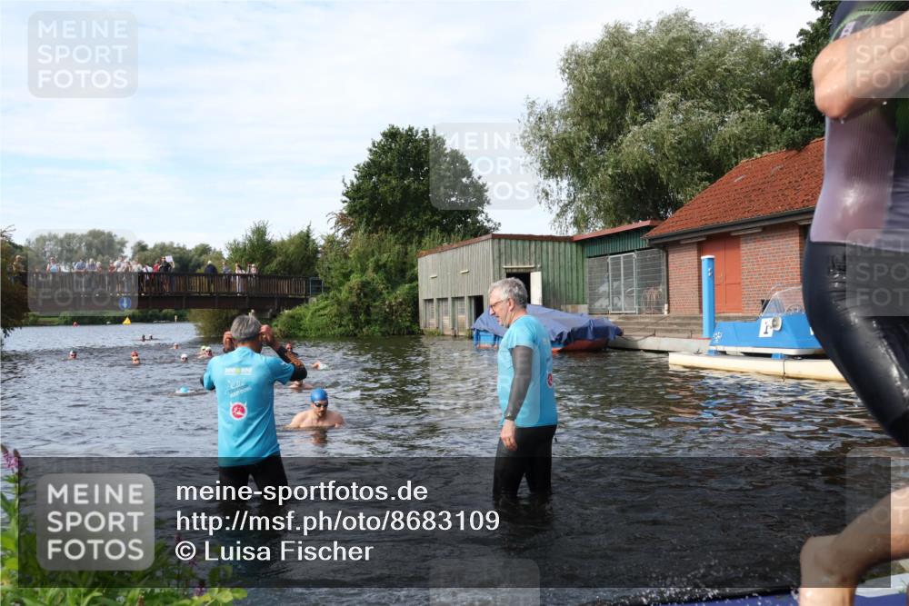 31.08.2025 - Elbe Triathlon Hamburg Luisa Fischer http://msf.ph/oto/8683109 31.08.2025 10:13:11 Schwimmen 993, 1008, 1022, 1082 meine-sportfotos.de