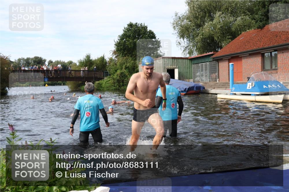 31.08.2025 - Elbe Triathlon Hamburg Luisa Fischer http://msf.ph/oto/8683111 31.08.2025 10:13:17 Schwimmen 1021, 1022, 1035 meine-sportfotos.de