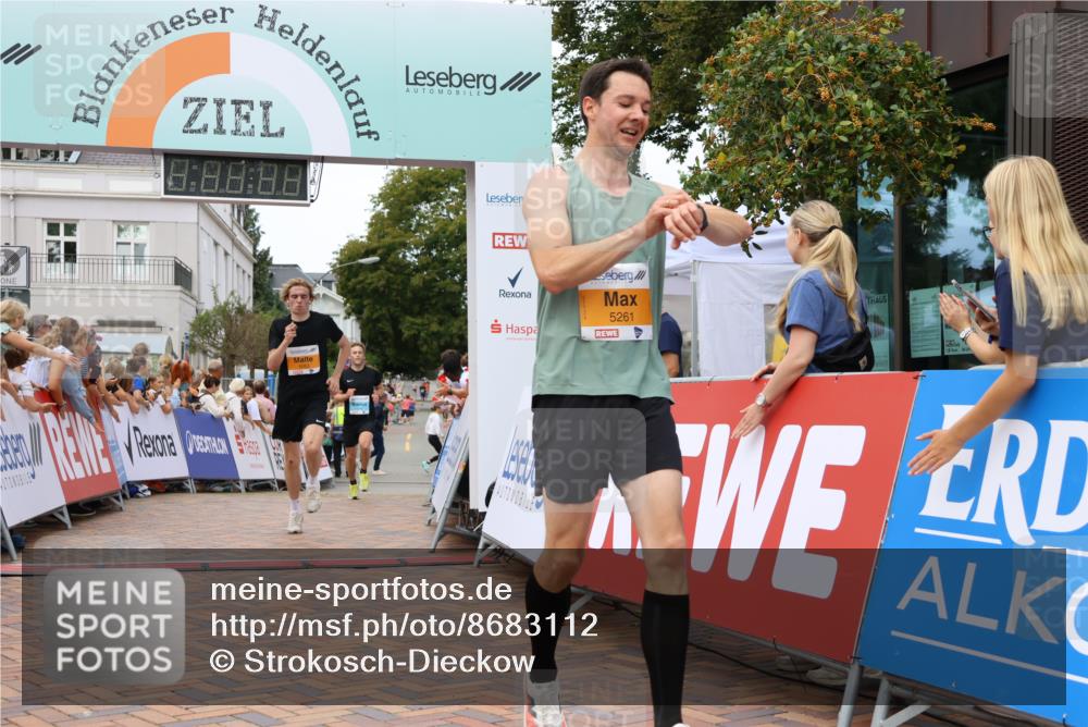 31.08.2025 - 21. Blankeneser Heldenlauf Strokosch-Dieckow http://msf.ph/oto/8683112 31.08.2025 12:04:06 Ziel 5063, 5261, 4292, 4061 meine-sportfotos.de
