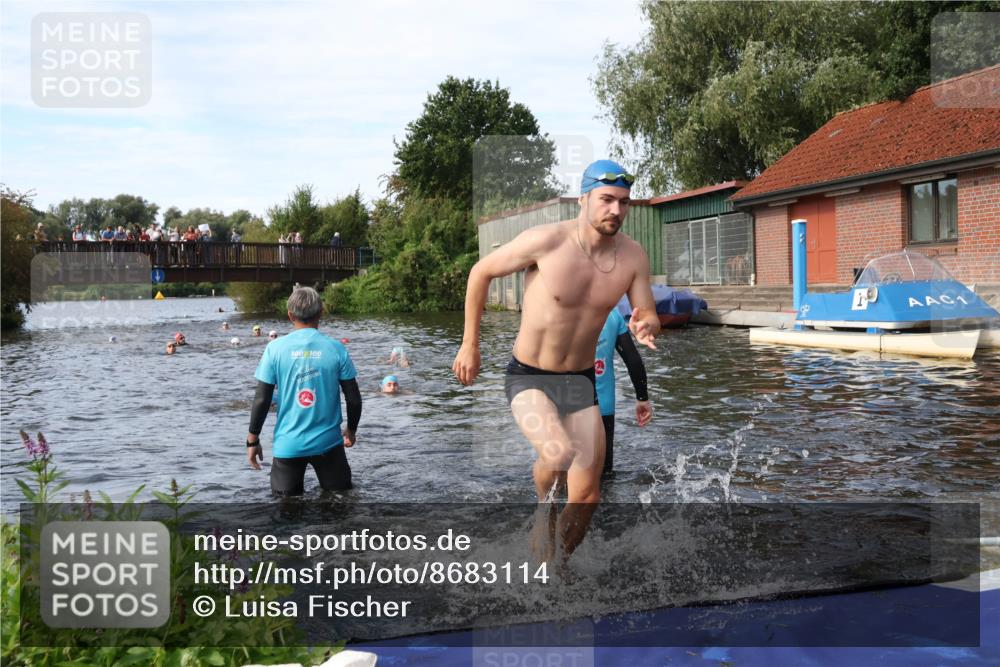 31.08.2025 - Elbe Triathlon Hamburg Luisa Fischer http://msf.ph/oto/8683114 31.08.2025 10:13:17 Schwimmen 1021, 1022, 1035 meine-sportfotos.de