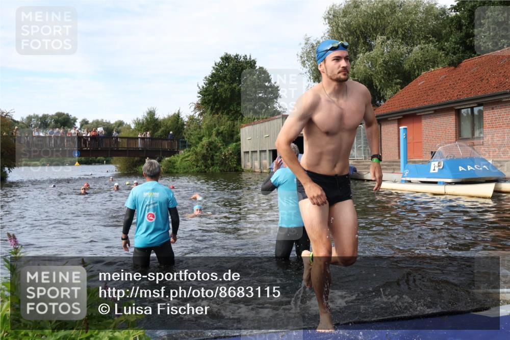 31.08.2025 - Elbe Triathlon Hamburg Luisa Fischer http://msf.ph/oto/8683115 31.08.2025 10:13:18 Schwimmen 1021, 1022, 1035 meine-sportfotos.de