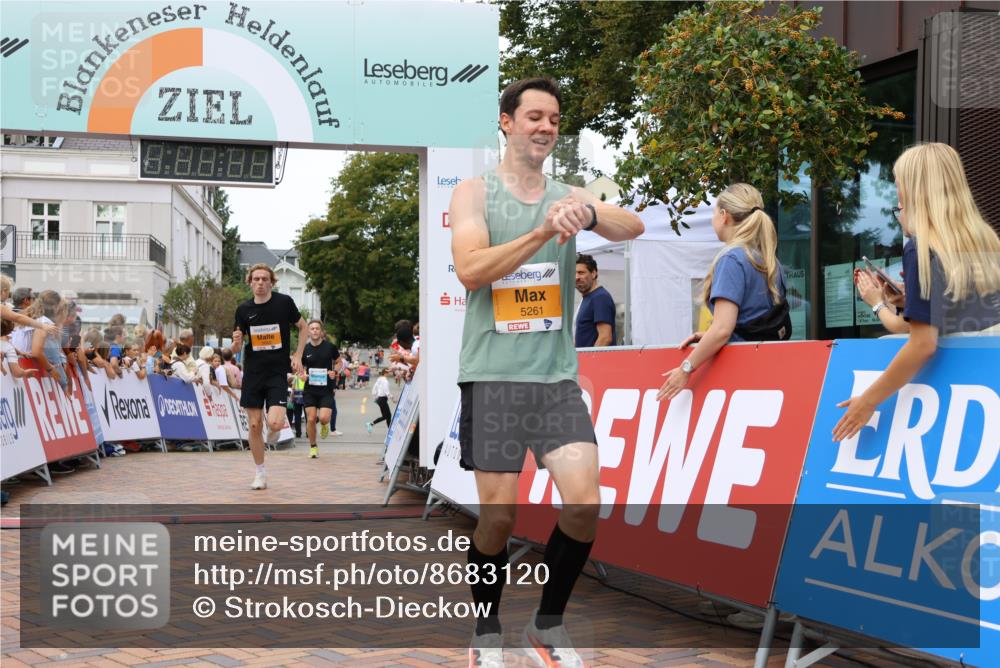 31.08.2025 - 21. Blankeneser Heldenlauf Strokosch-Dieckow http://msf.ph/oto/8683120 31.08.2025 12:04:06 Ziel 5063, 5261, 4292, 4061 meine-sportfotos.de