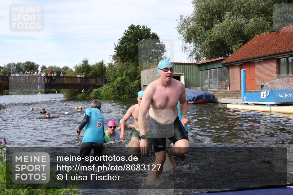 31.08.2025 - Elbe Triathlon Hamburg Luisa Fischer http://msf.ph/oto/8683127 31.08.2025 10:13:26 Schwimmen 979, 1021, 1035, 1055 meine-sportfotos.de