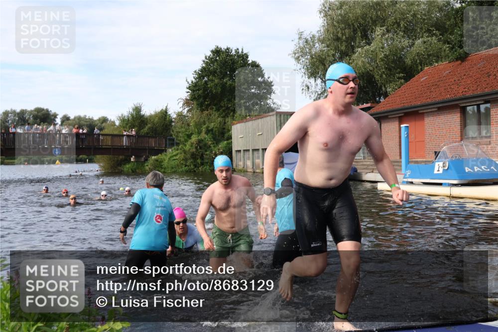 31.08.2025 - Elbe Triathlon Hamburg Luisa Fischer http://msf.ph/oto/8683129 31.08.2025 10:13:26 Schwimmen 979, 1021, 1035, 1055 meine-sportfotos.de