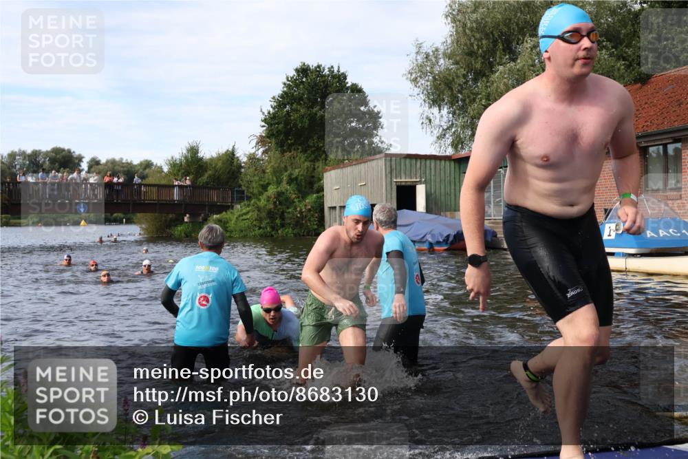 31.08.2025 - Elbe Triathlon Hamburg Luisa Fischer http://msf.ph/oto/8683130 31.08.2025 10:13:26 Schwimmen 979, 1021, 1035, 1055 meine-sportfotos.de