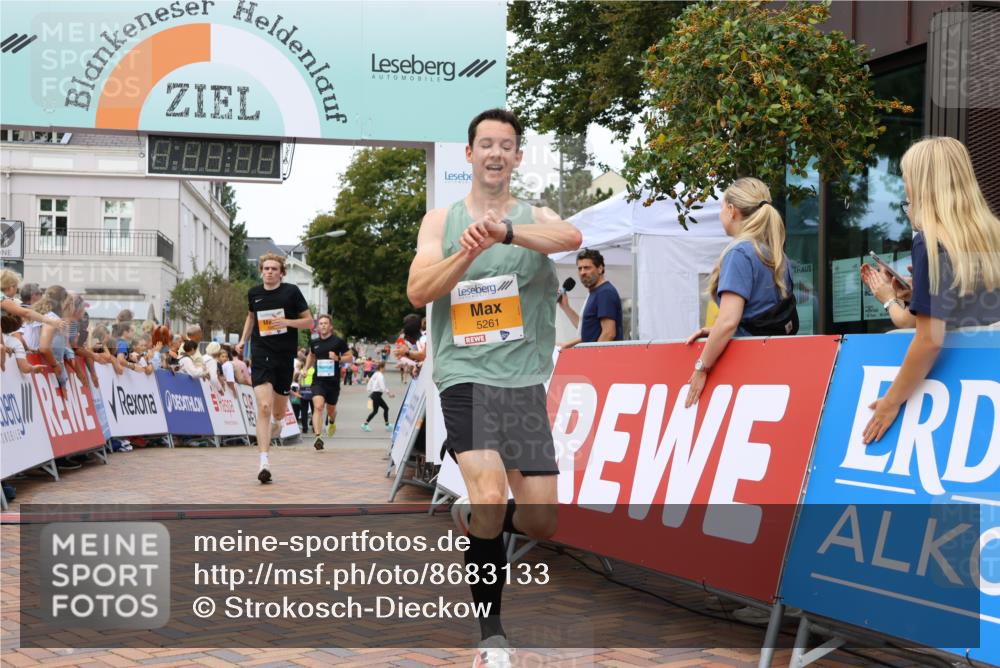 31.08.2025 - 21. Blankeneser Heldenlauf Strokosch-Dieckow http://msf.ph/oto/8683133 31.08.2025 12:04:06 Ziel 5063, 5261, 4292, 4061 meine-sportfotos.de