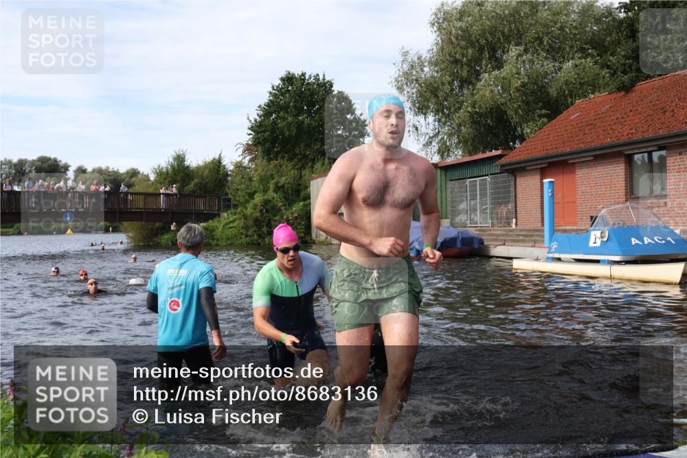 31.08.2025 - Elbe Triathlon Hamburg Luisa Fischer http://msf.ph/oto/8683136 31.08.2025 10:13:27 Schwimmen 979, 1021, 1035, 1055 meine-sportfotos.de