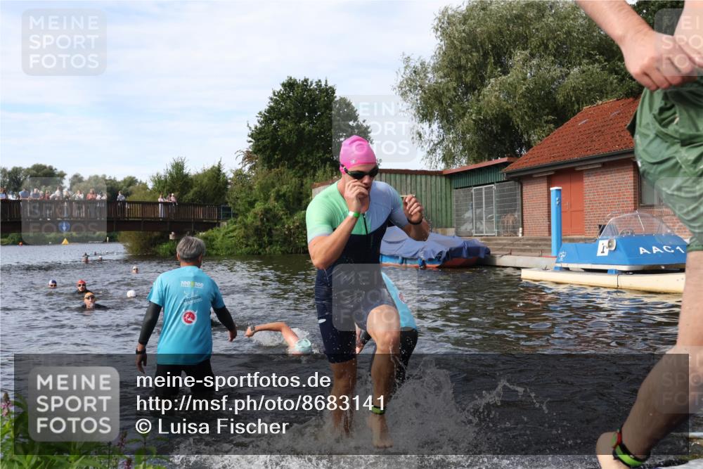 31.08.2025 - Elbe Triathlon Hamburg Luisa Fischer http://msf.ph/oto/8683141 31.08.2025 10:13:28 Schwimmen 979, 1021, 1035, 1055 meine-sportfotos.de