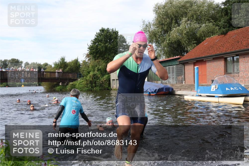 31.08.2025 - Elbe Triathlon Hamburg Luisa Fischer http://msf.ph/oto/8683143 31.08.2025 10:13:29 Schwimmen 979, 1021, 1035, 1055 meine-sportfotos.de