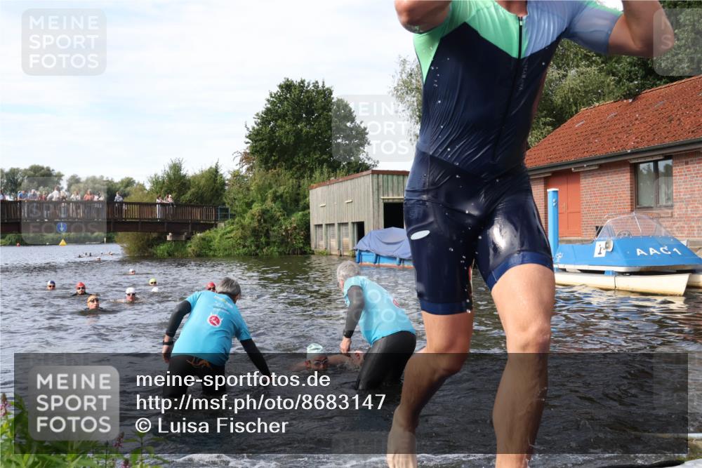 31.08.2025 - Elbe Triathlon Hamburg Luisa Fischer http://msf.ph/oto/8683147 31.08.2025 10:13:29 Schwimmen 979, 1021, 1035, 1055 meine-sportfotos.de
